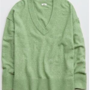 Small Aerie unREAL V Neck Sweater in Ticket Green